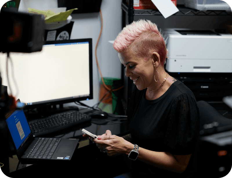 A restaurant owner runs a transaction in the back office using a virtual payment terminal