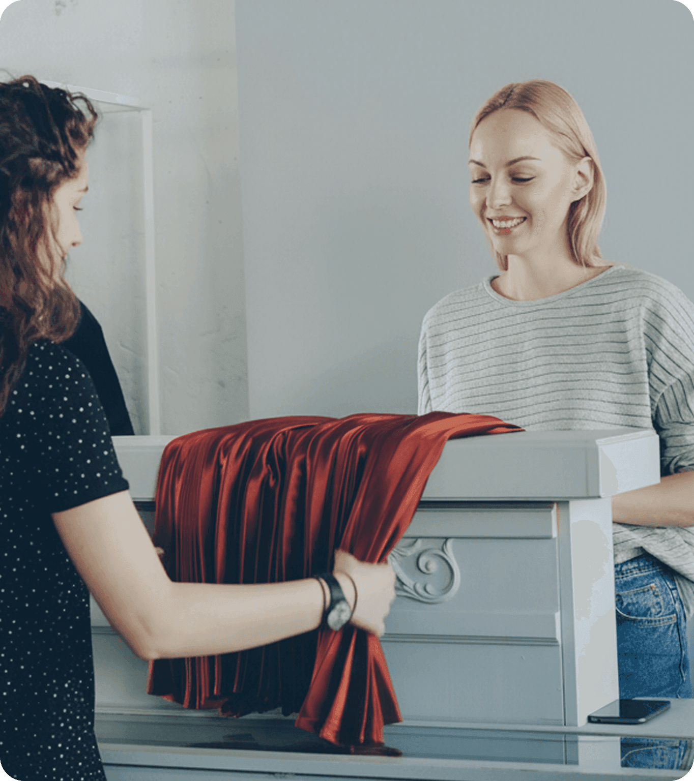 A retail shop owner offers a cash discount to a customer