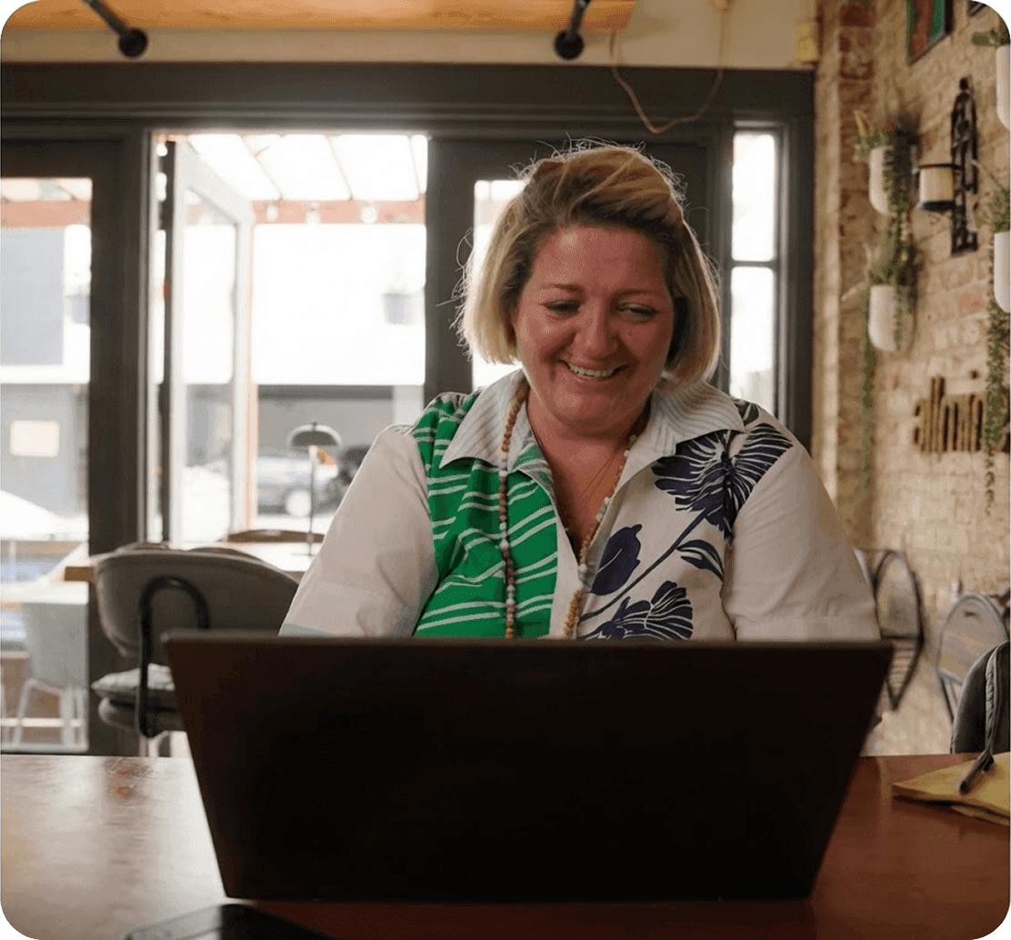 Roxana Pavel, Owner of Allmine, working on a laptop