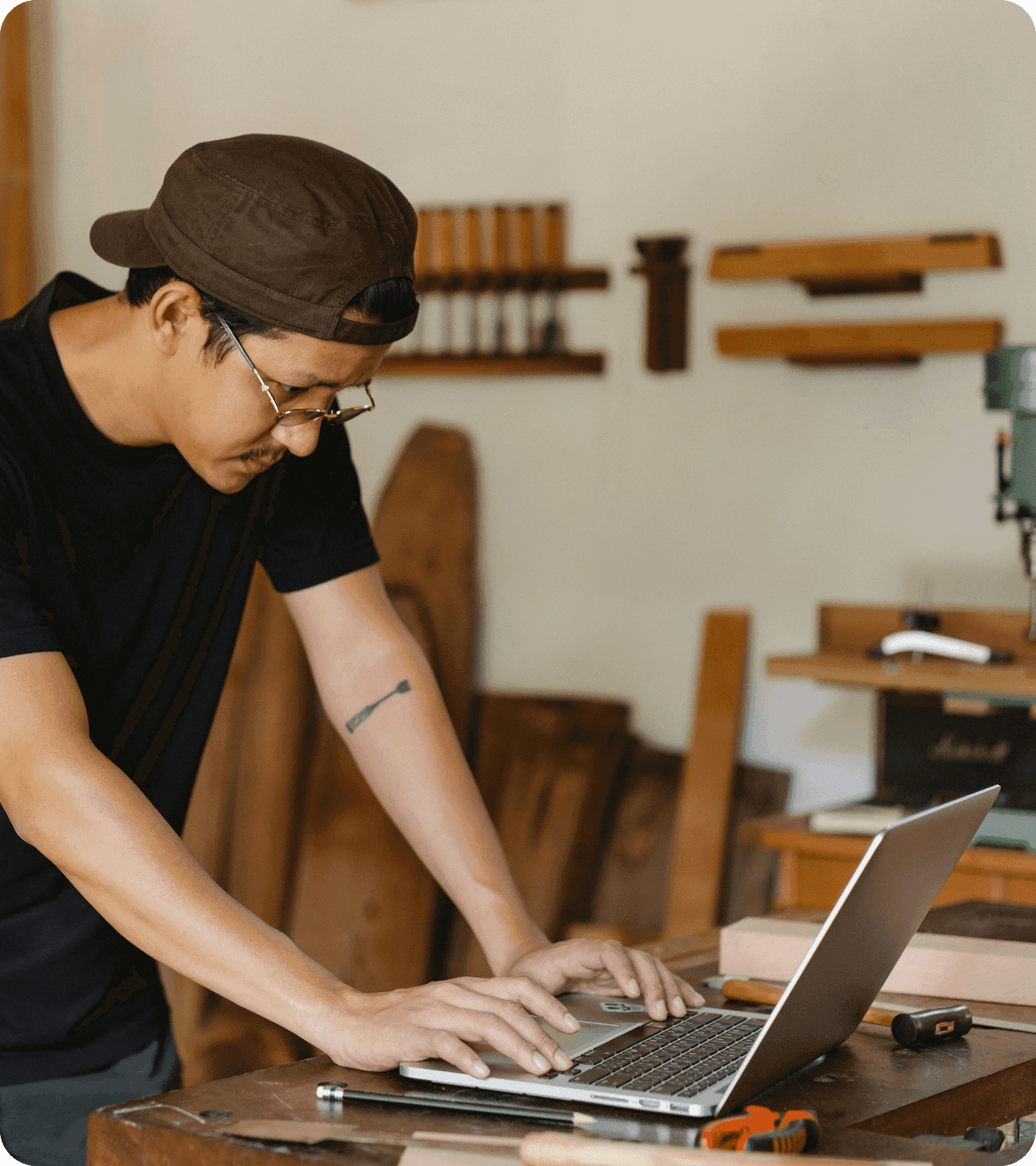 A small business owner gets help updating their website