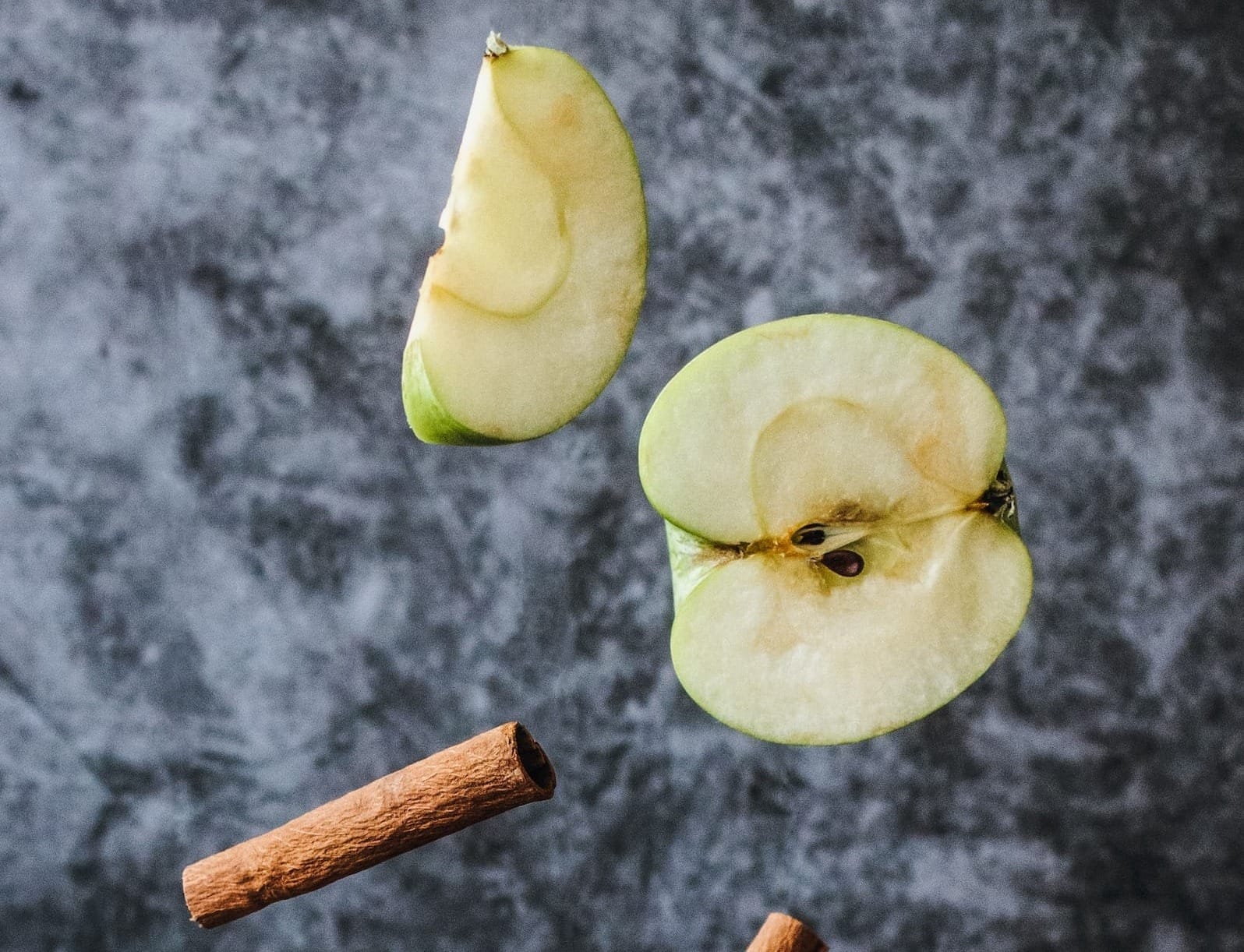 sliced apples on cup with cinamon