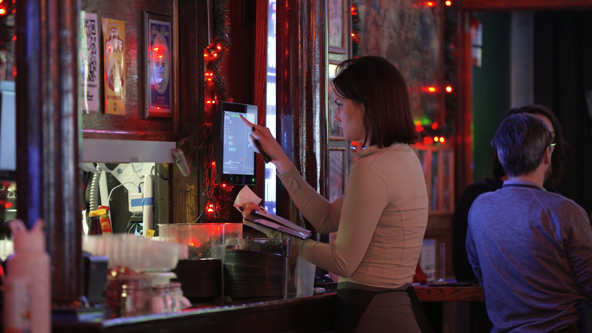 Server uses bar pos system at Sluggers Chicago