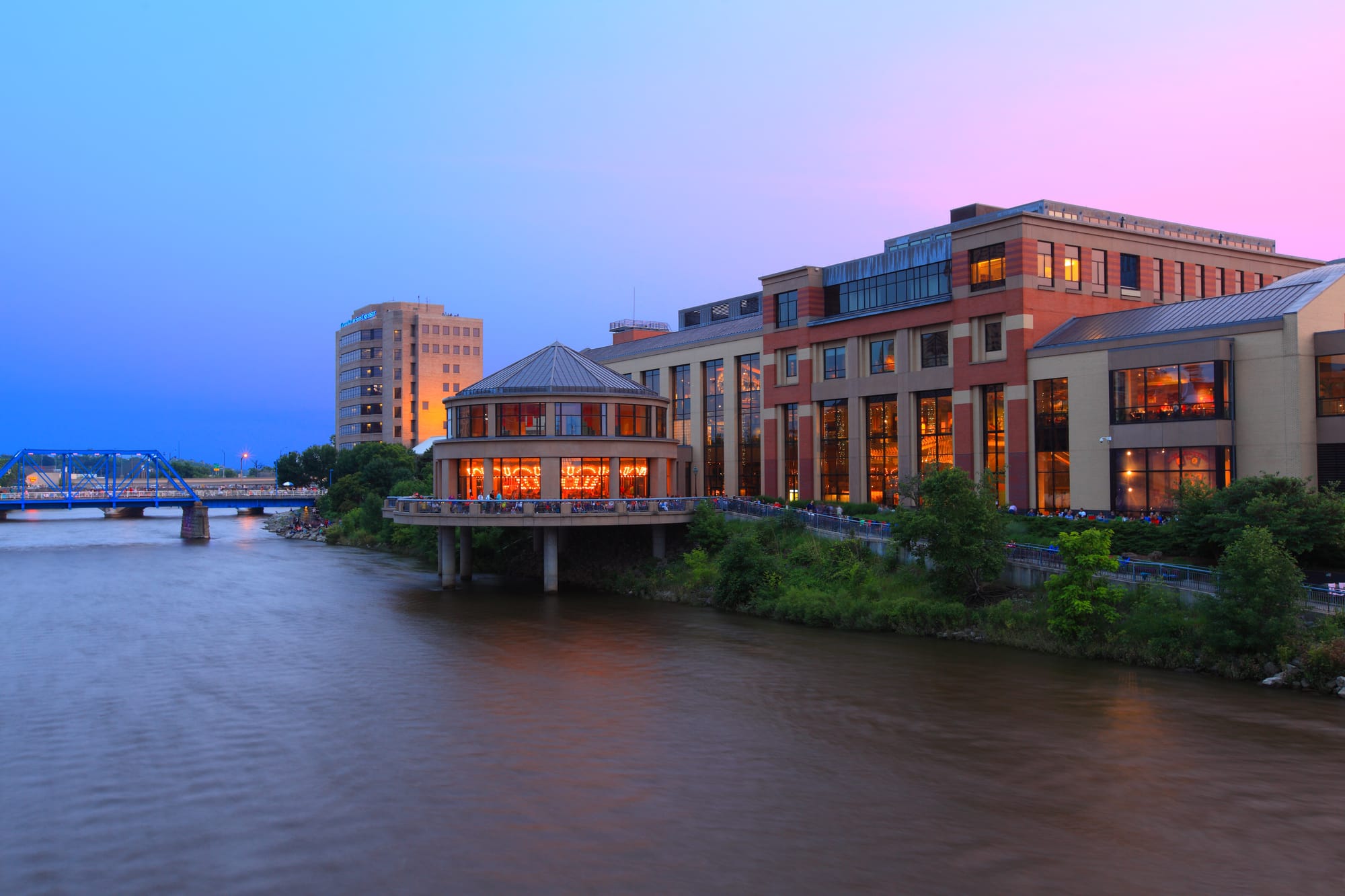 Michigan restaurant business on water front.