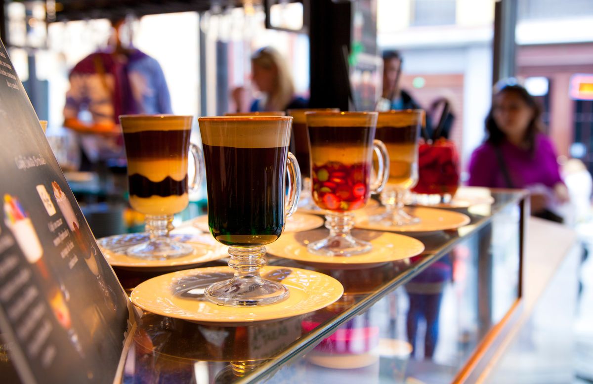 Five gourmet cups of Spanish coffee on a display case.